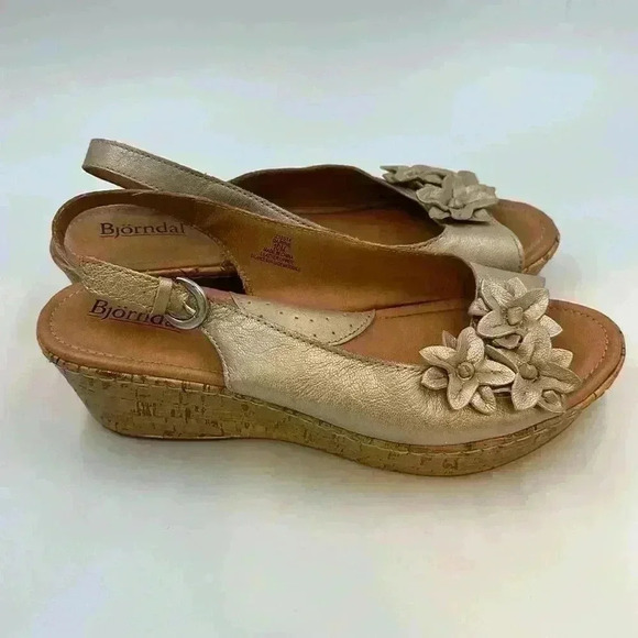 BJORNDAL Daphne Gold Open Toe Wedge Sandal. Leather Upper. - Picture 5 of 8